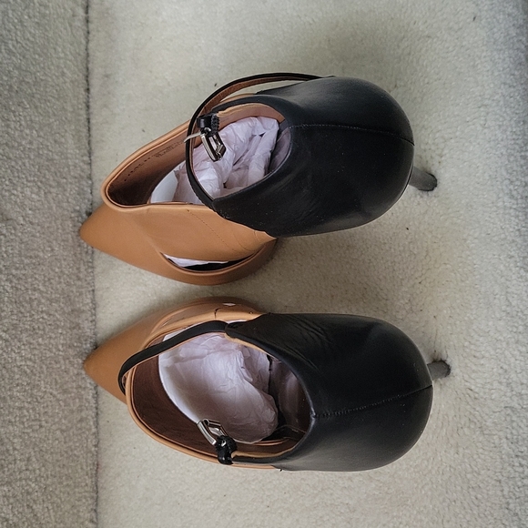 Coach Heels - Picture 3 of 4